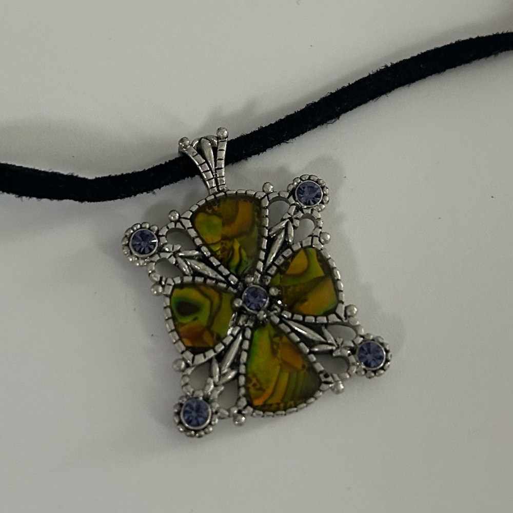 Elegant Silver and Green Pendant Necklace